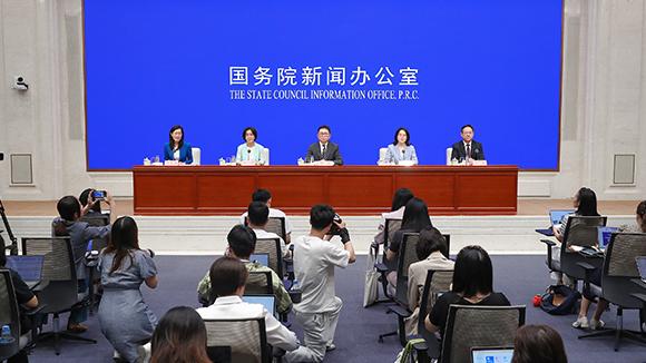 辽宁舰编队专业稳妥处置应对日本舰机滋扰挑衅 独家画面公布