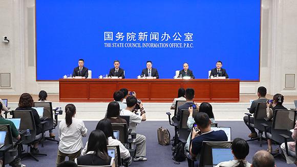 村主任撞人致死赔万后改判年