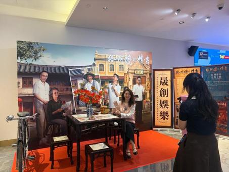 吴邦国同志生平