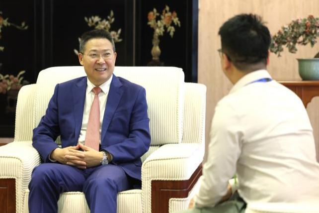 驳斥五大谬论，这场国新办发布会把民族问题说透了