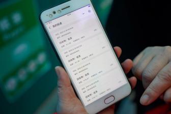 白百何晒与大儿子合照