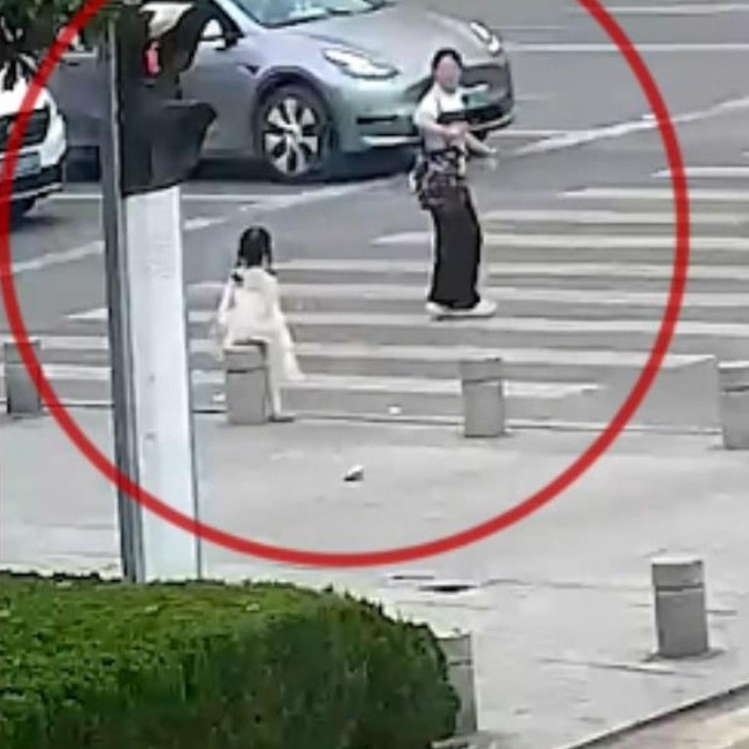 为悼念吴邦国同志天安门下半旗