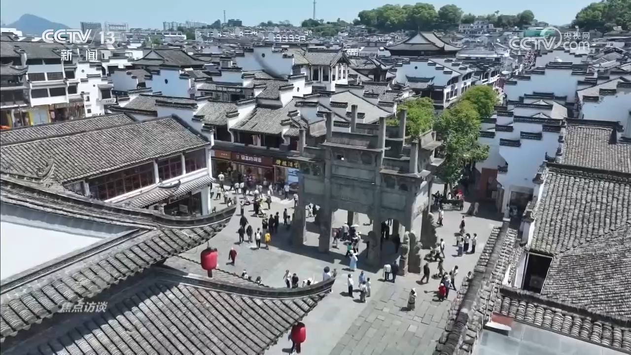 辽宁舰编队专业稳妥处置应对日本舰机滋扰挑衅 独家画面公布
